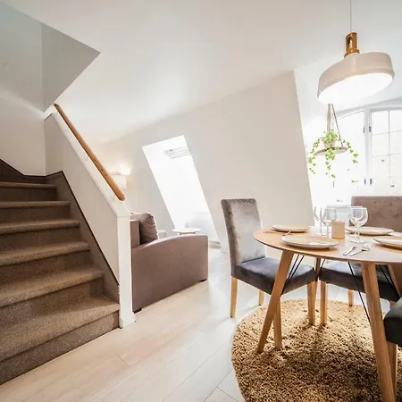 2 Level In Old Town Apartment